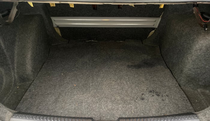 2014 Volkswagen Vento HIGHLINE PETROL AT, Petrol, Automatic, 32,543 km, Boot Inside