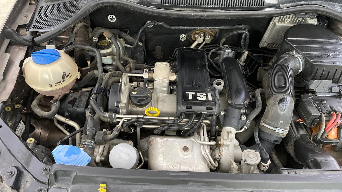 2014 Volkswagen Vento HIGHLINE PETROL AT, Petrol, Automatic, 32,543 km, Engine View - Right