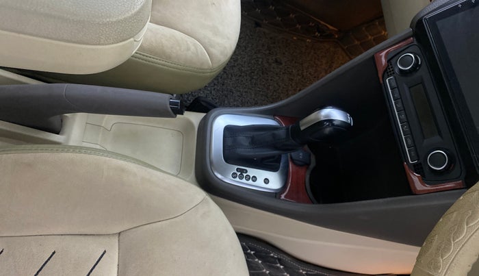 2014 Volkswagen Vento HIGHLINE PETROL AT, Petrol, Automatic, 32,543 km, Gear Lever