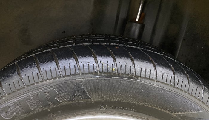 2014 Volkswagen Vento HIGHLINE PETROL AT, Petrol, Automatic, 32,543 km, Left Rear Tyre Tread