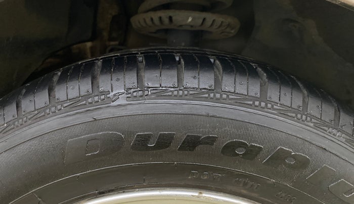 2014 Volkswagen Vento HIGHLINE PETROL AT, Petrol, Automatic, 32,543 km, Right Front Tyre Tread