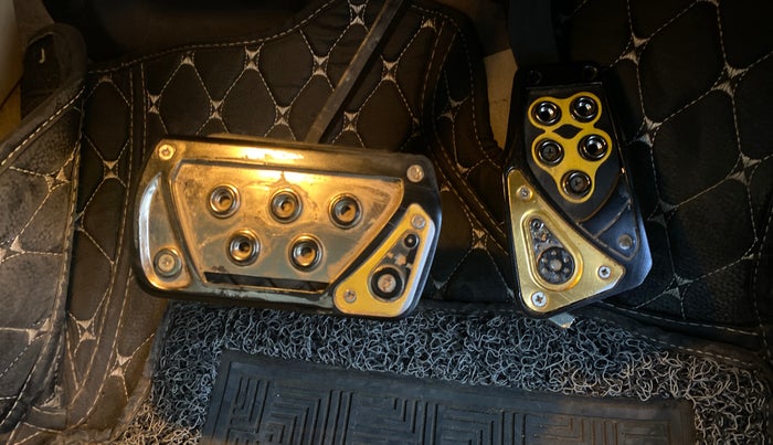 2014 Volkswagen Vento HIGHLINE PETROL AT, Petrol, Automatic, 32,543 km, Pedals