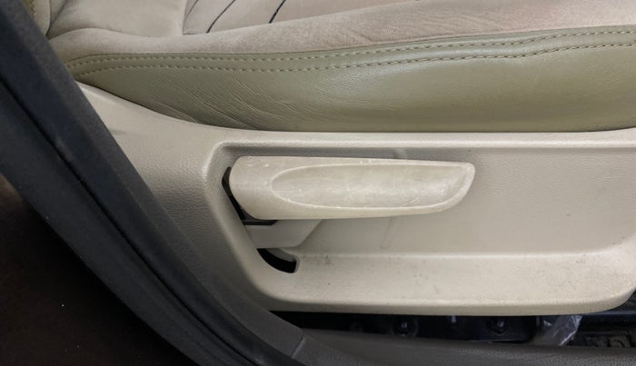 2014 Volkswagen Vento HIGHLINE PETROL AT, Petrol, Automatic, 32,543 km, Driver Side Adjustment Panel