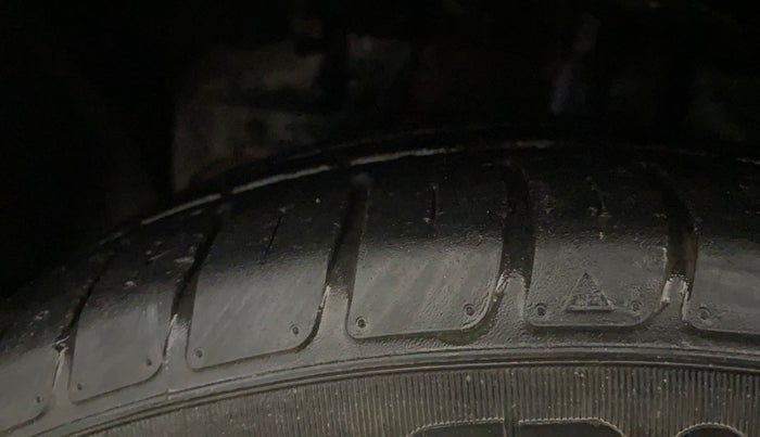 2019 Ford Figo Aspire TREND PLUS CNG, CNG, Manual, 64,643 km, Right Rear Tyre Tread