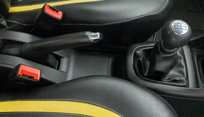 2015 Maruti Swift VXI, Petrol, Manual, 85,556 km, Gear Lever