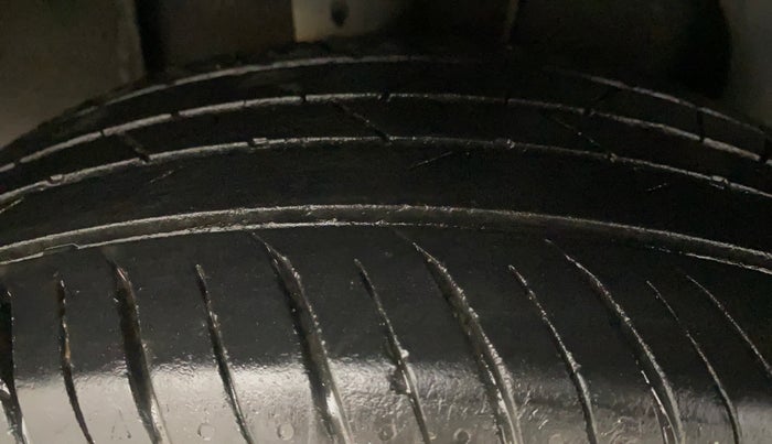 2021 Nissan MAGNITE XL, Petrol, Manual, 69,890 km, Right Rear Tyre Tread