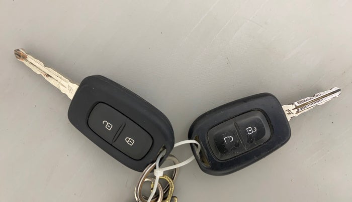 2021 Nissan MAGNITE XL, Petrol, Manual, 69,890 km, Key Close Up