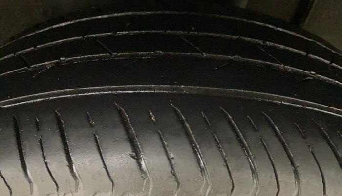 2021 Nissan MAGNITE XL, Petrol, Manual, 69,890 km, Left Rear Tyre Tread