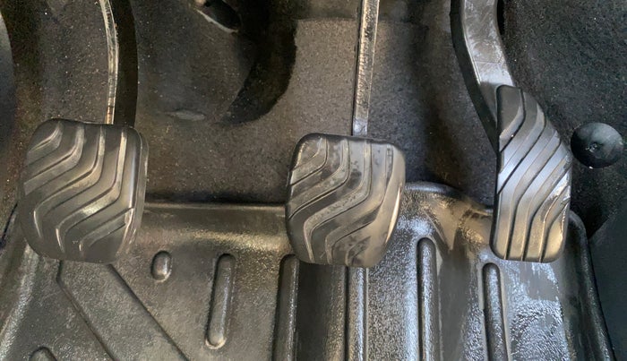 2021 Nissan MAGNITE XL, Petrol, Manual, 69,890 km, Pedals