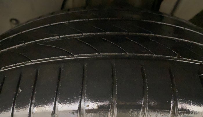 2021 Nissan MAGNITE XL, Petrol, Manual, 69,890 km, Left Front Tyre Tread