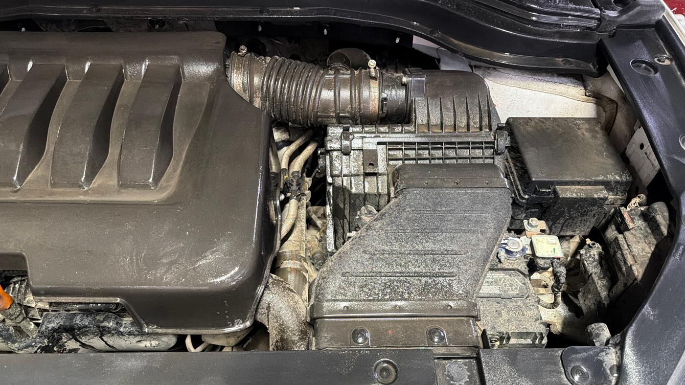 2022 Mahindra XUV700 AX 5 P MT 7 STR, Petrol, Manual, 70,941 km, Engine View - Left