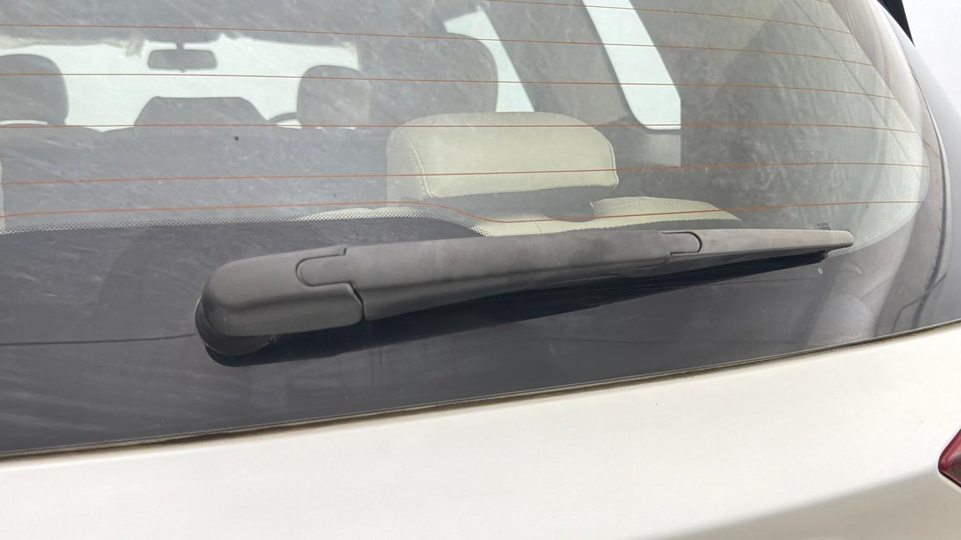 2022 Mahindra XUV700 AX 5 P MT 7 STR, Petrol, Manual, 70,941 km, Rear Wiper