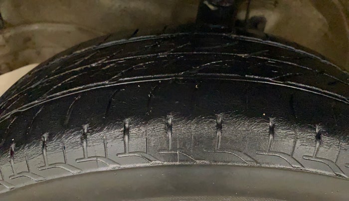 2015 Maruti Wagon R 1.0 VXI, Petrol, Manual, 46,095 km, Left Front Tyre Tread