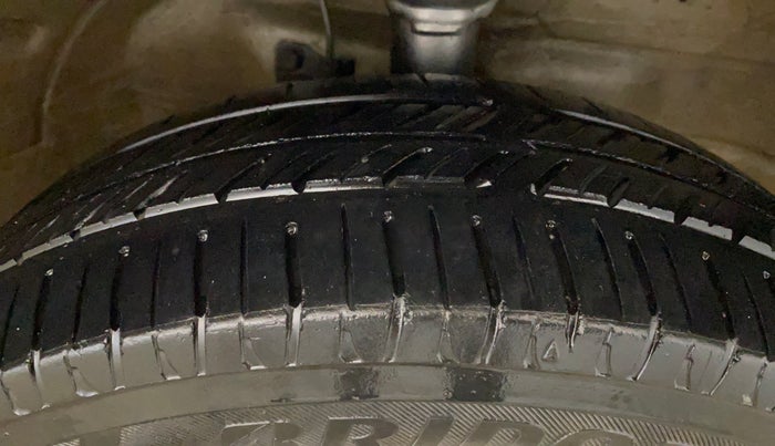2015 Maruti Wagon R 1.0 VXI, Petrol, Manual, 46,095 km, Right Front Tyre Tread