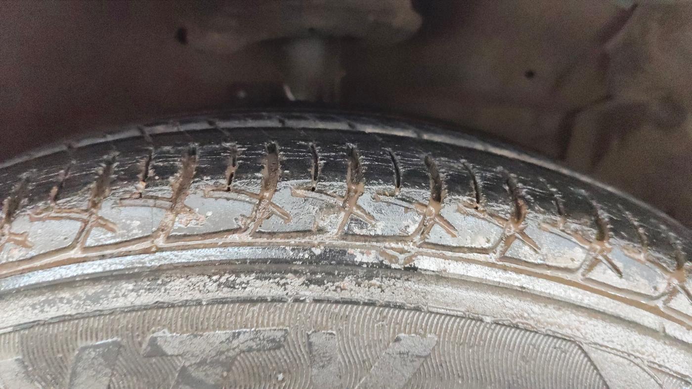 2013 Maruti Swift ZXI, Petrol, Manual, 46,487 km, Right Front Tyre Tread
