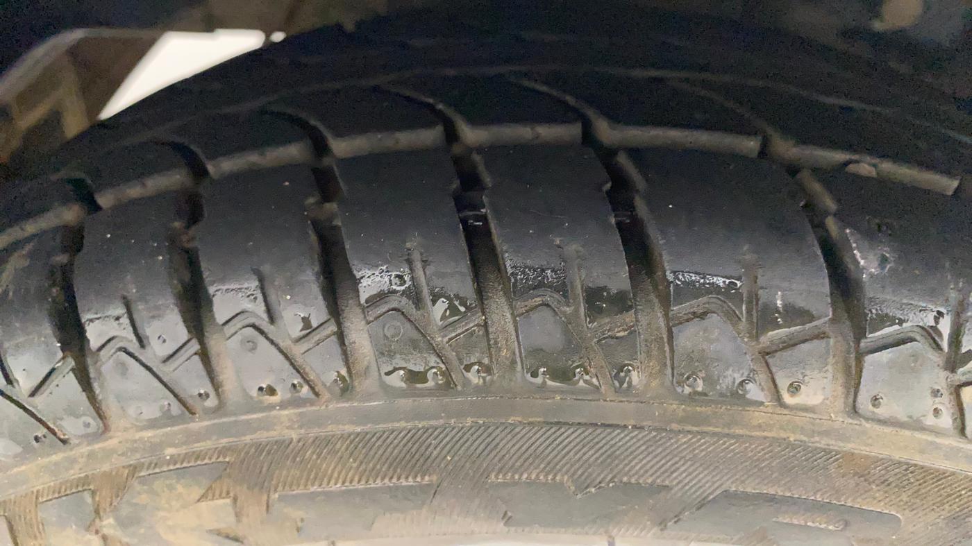2017 Hyundai Eon MAGNA +, Petrol, Manual, 76,570 km, Right Rear Tyre Tread