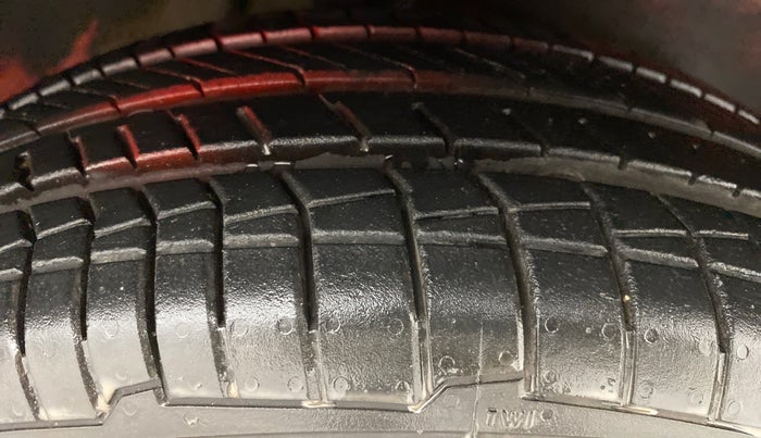 2010 Maruti Zen Estilo VXI, Petrol, Manual, 52,318 km, Right Front Tyre Tread