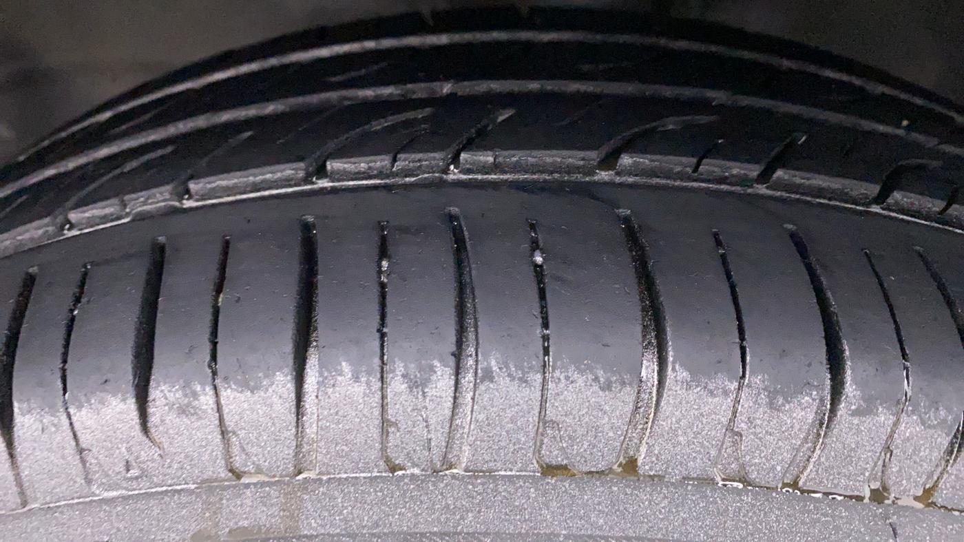 2016 Maruti Wagon R 1.0 VXI, Petrol, Manual, 73,081 km, Left Front Tyre Tread
