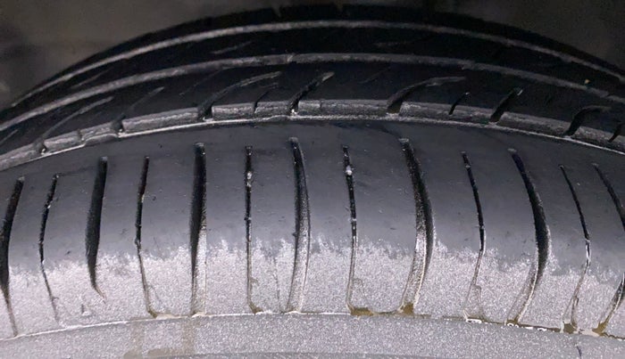 2016 Maruti Wagon R 1.0 VXI, Petrol, Manual, 73,081 km, Left Front Tyre Tread