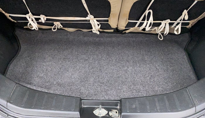 2016 Maruti Wagon R 1.0 VXI, Petrol, Manual, 73,081 km, Boot Inside