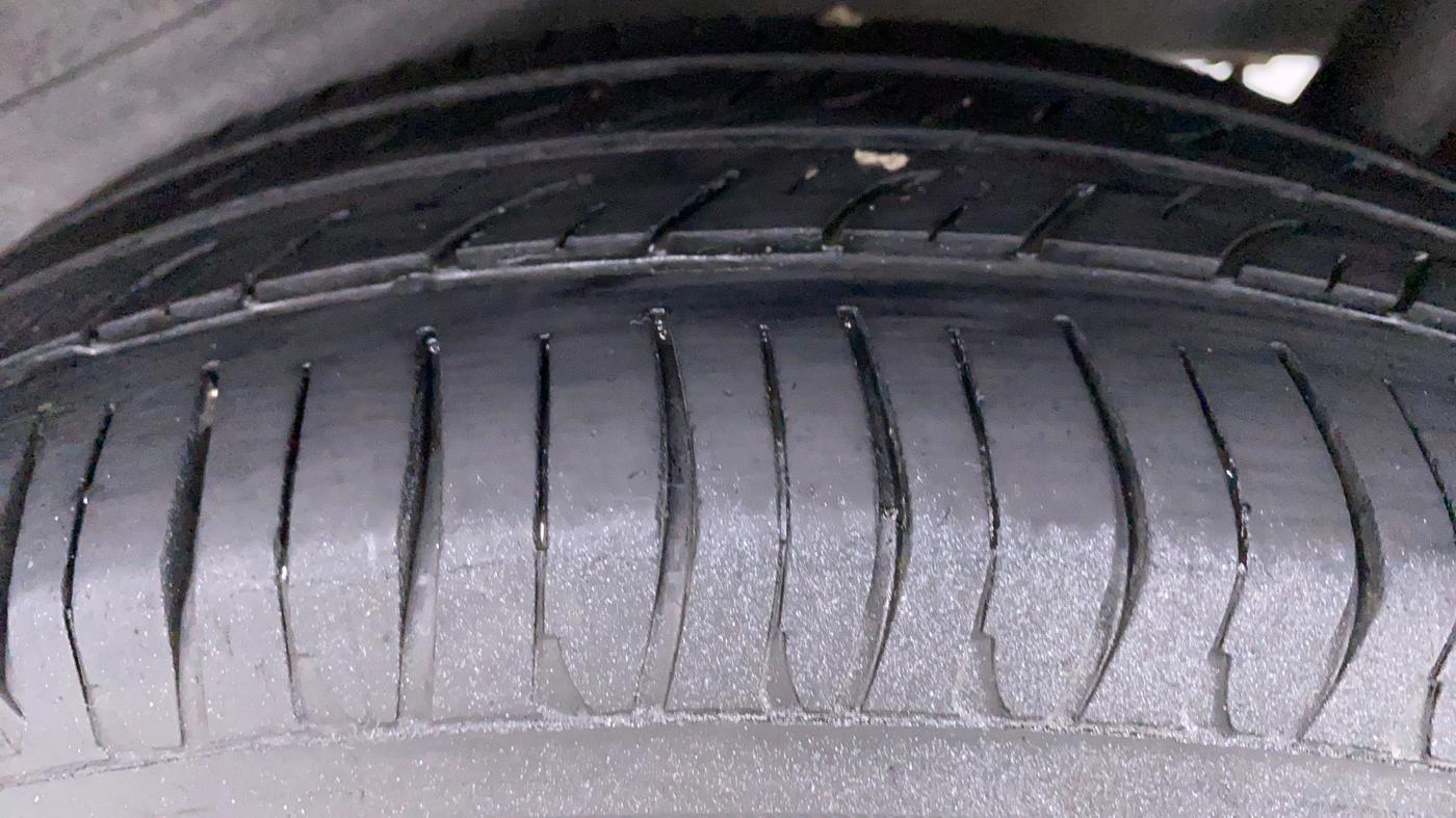 2016 Maruti Wagon R 1.0 VXI, Petrol, Manual, 73,081 km, Left Rear Tyre Tread