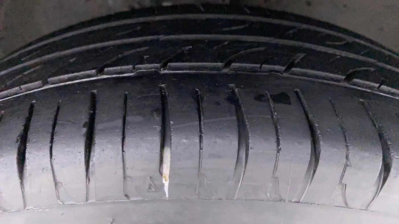 2016 Maruti Wagon R 1.0 VXI, Petrol, Manual, 73,081 km, Right Front Tyre Tread