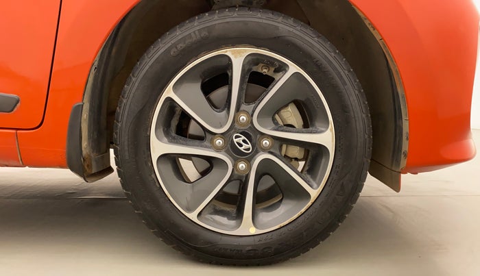 2017 Hyundai Grand i10 SPORTZ (O) AT 1.2 KAPPA VTVT, Petrol, Automatic, 15,256 km, Right Front Wheel