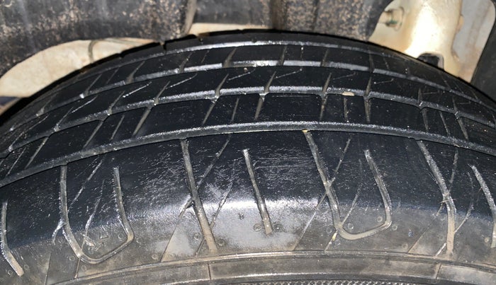 2019 Mahindra XUV300 W6 1.2 PETROL, Petrol, Manual, 83,366 km, Right Rear Tyre Tread