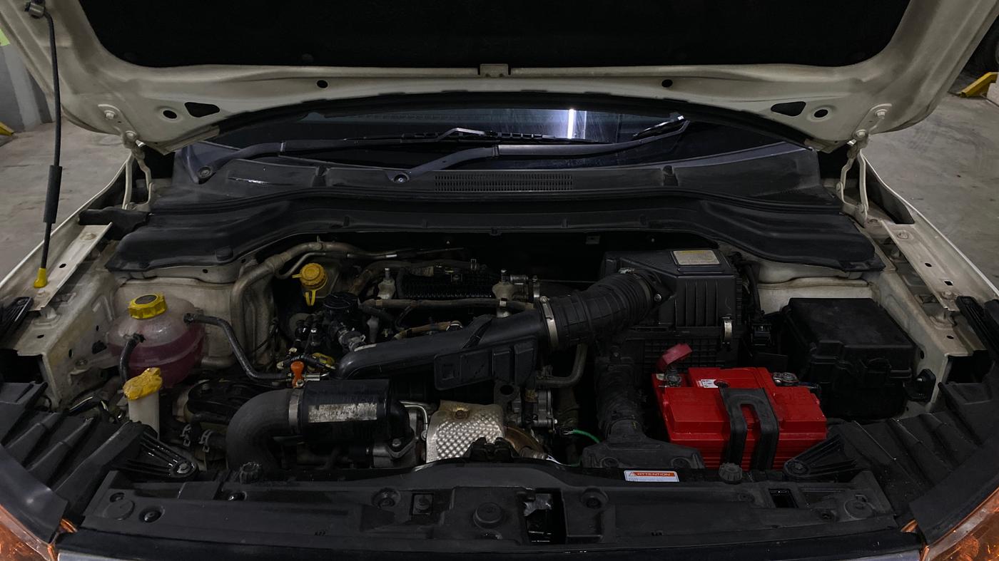 2019 Mahindra XUV300 W6 1.2 PETROL, Petrol, Manual, 83,366 km, Engine View