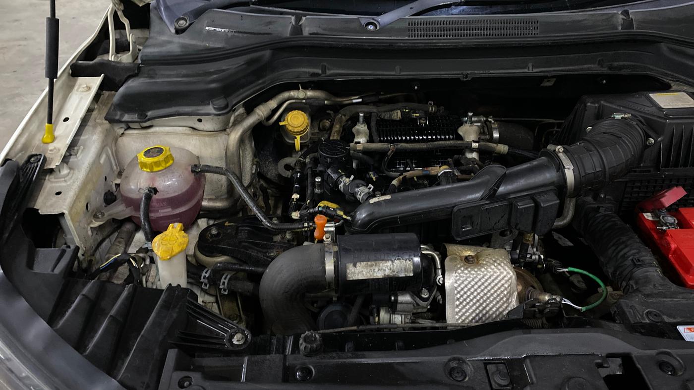 2019 Mahindra XUV300 W6 1.2 PETROL, Petrol, Manual, 83,366 km, Engine View - Right