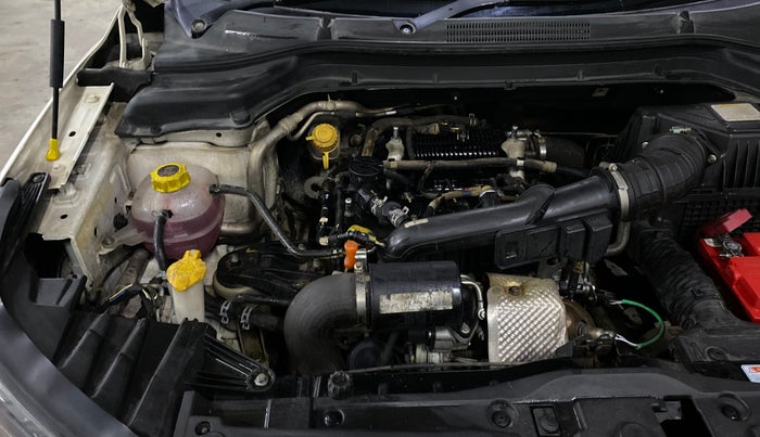 2019 Mahindra XUV300 W6 1.2 PETROL, Petrol, Manual, 83,366 km, Engine View - Right