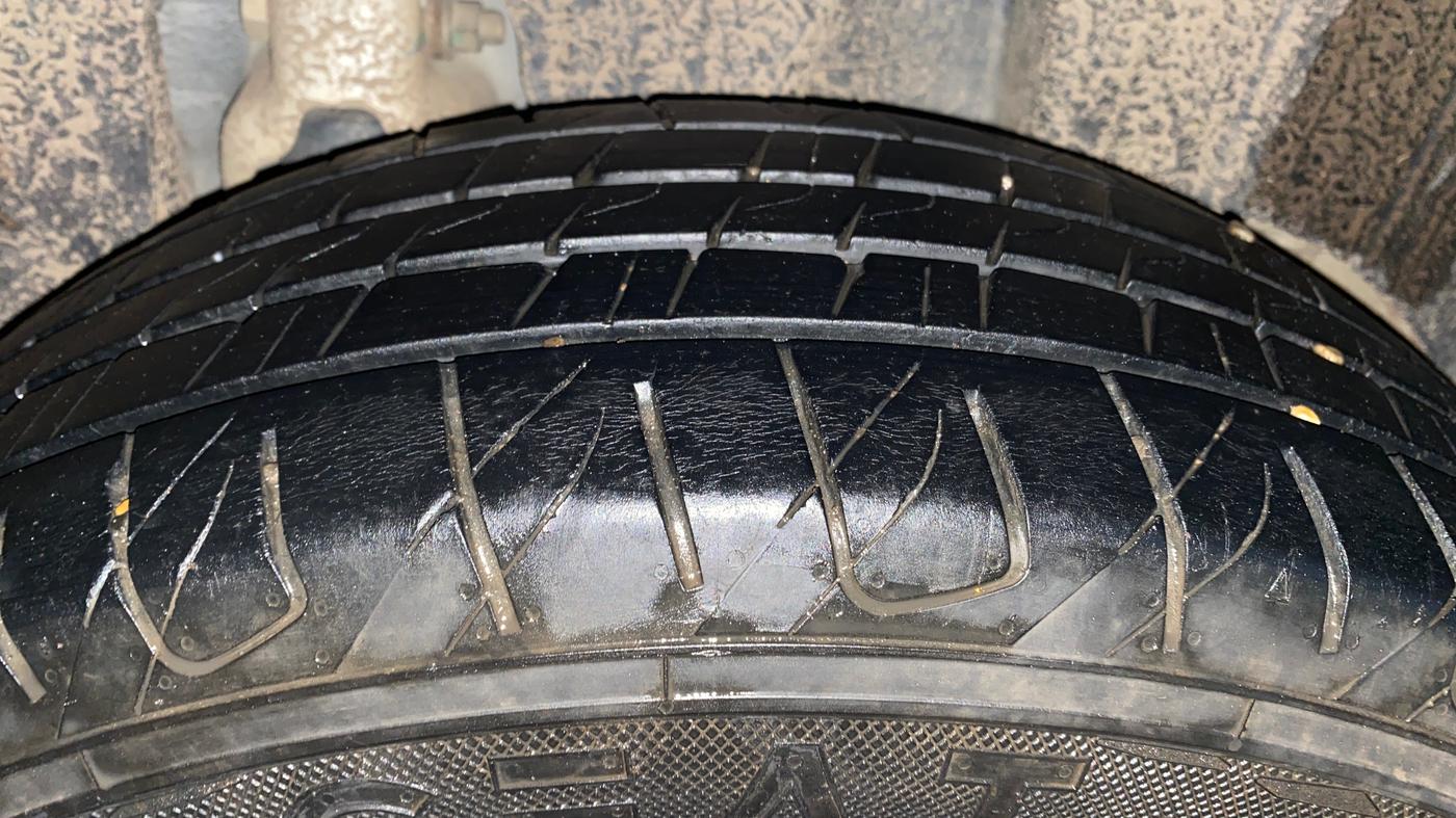 2019 Mahindra XUV300 W6 1.2 PETROL, Petrol, Manual, 83,366 km, Left Rear Tyre Tread