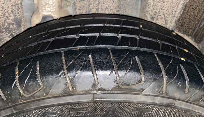 2019 Mahindra XUV300 W6 1.2 PETROL, Petrol, Manual, 83,366 km, Left Rear Tyre Tread