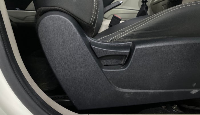 2019 Mahindra XUV300 W6 1.2 PETROL, Petrol, Manual, 83,366 km, Driver Side Adjustment Panel