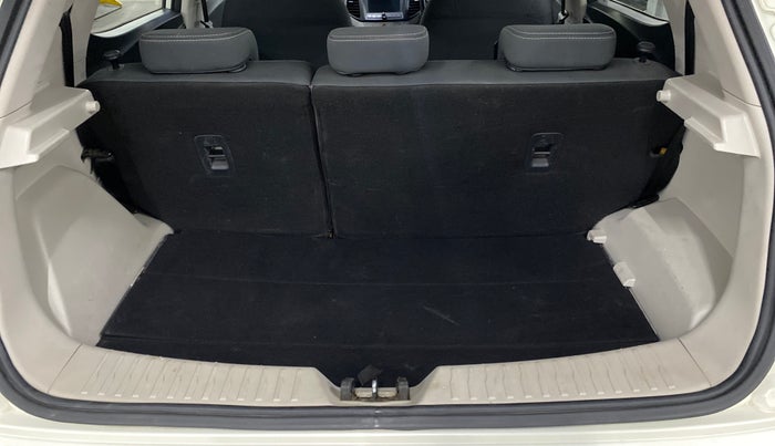 2019 Mahindra XUV300 W6 1.2 PETROL, Petrol, Manual, 83,366 km, Boot Inside