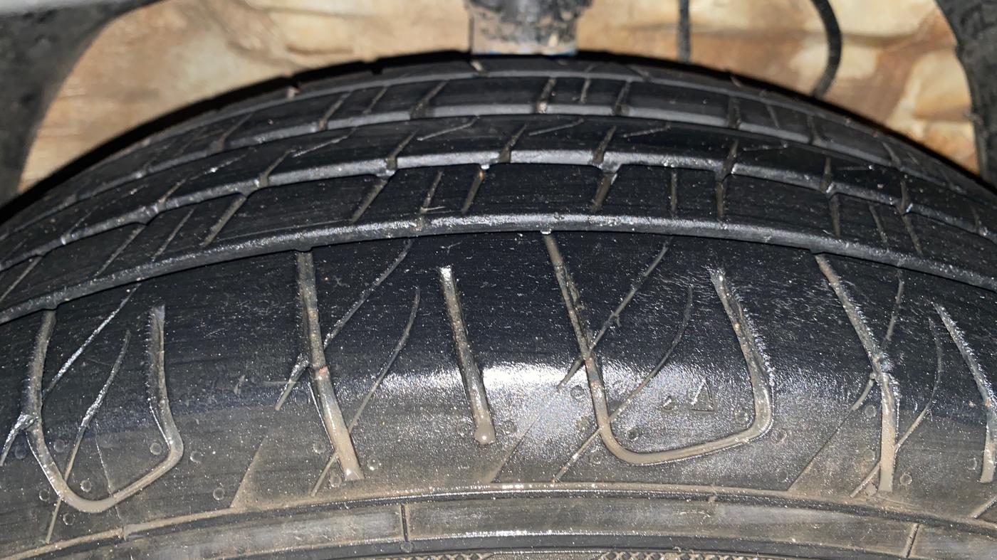 2019 Mahindra XUV300 W6 1.2 PETROL, Petrol, Manual, 83,366 km, Right Front Tyre Tread