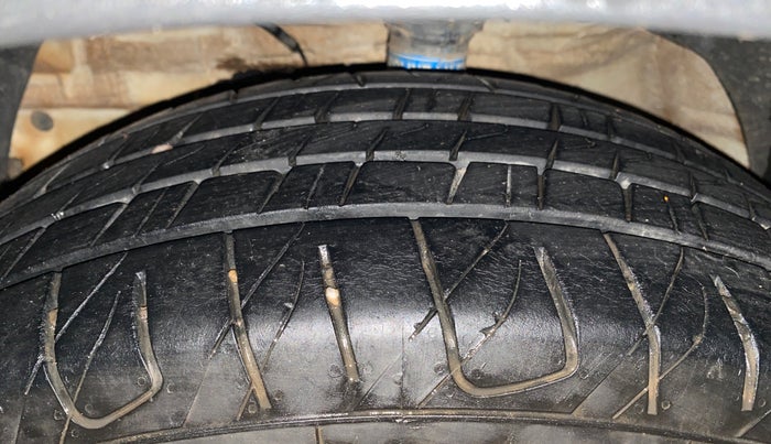 2019 Mahindra XUV300 W6 1.2 PETROL, Petrol, Manual, 83,366 km, Left Front Tyre Tread