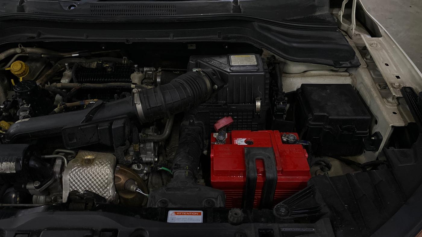 2019 Mahindra XUV300 W6 1.2 PETROL, Petrol, Manual, 83,366 km, Engine View - Left