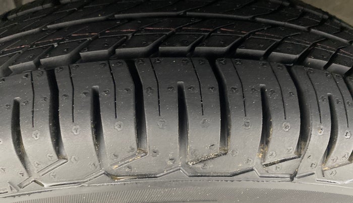 2020 Renault TRIBER RXL MT, Petrol, Manual, 46,543 km, Left Front Tyre Tread