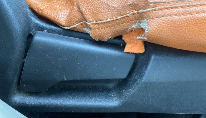 2020 Renault TRIBER RXL MT, Petrol, Manual, 46,543 km, Driver Side Adjustment Panel