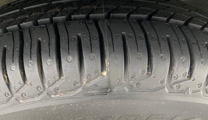 2020 Renault TRIBER RXL MT, Petrol, Manual, 46,543 km, Right Front Tyre Tread