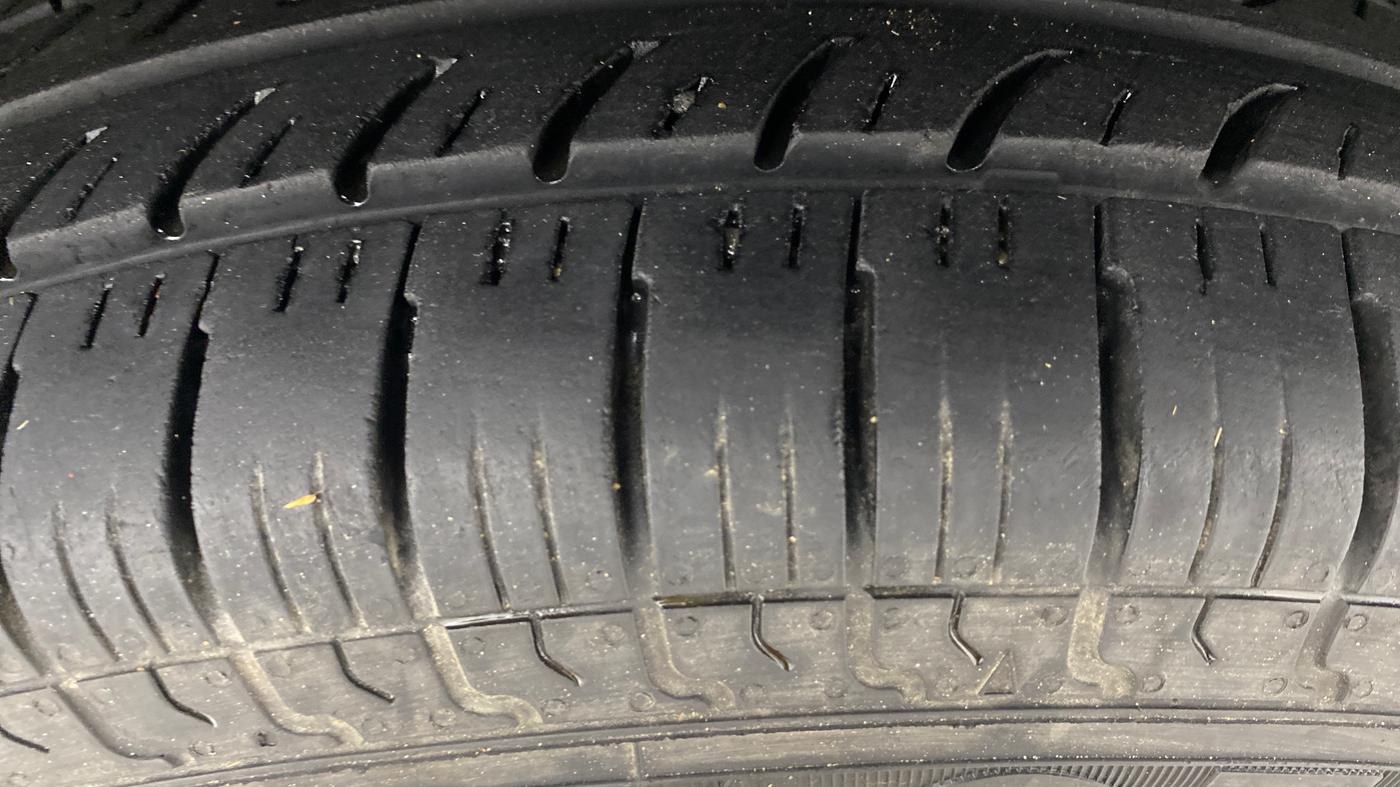 2020 Renault TRIBER RXL MT, Petrol, Manual, 46,153 km, Left Rear Tyre Tread