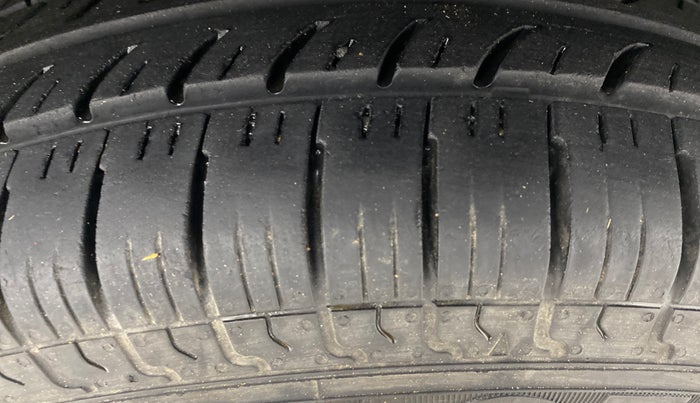 2020 Renault TRIBER RXL MT, Petrol, Manual, 46,543 km, Left Rear Tyre Tread