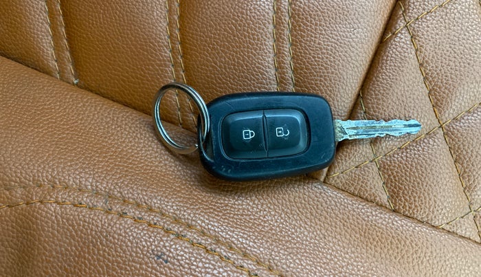 2020 Renault TRIBER RXL MT, Petrol, Manual, 46,543 km, Key Close Up