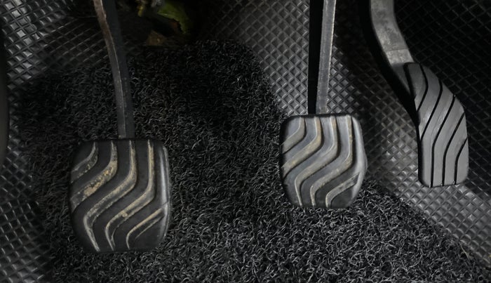 2020 Renault TRIBER RXL MT, Petrol, Manual, 46,543 km, Pedals