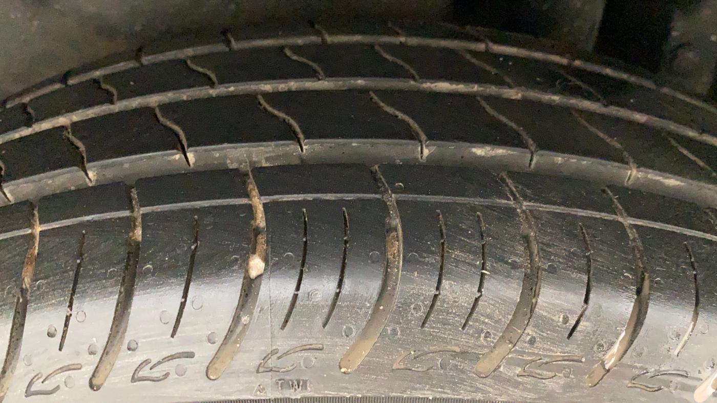 2014 Maruti Swift Dzire ZXI, Petrol, Manual, 93,985 km, Left Rear Tyre Tread