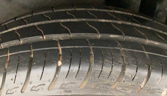 2014 Maruti Swift Dzire ZXI, Petrol, Manual, 93,985 km, Left Rear Tyre Tread