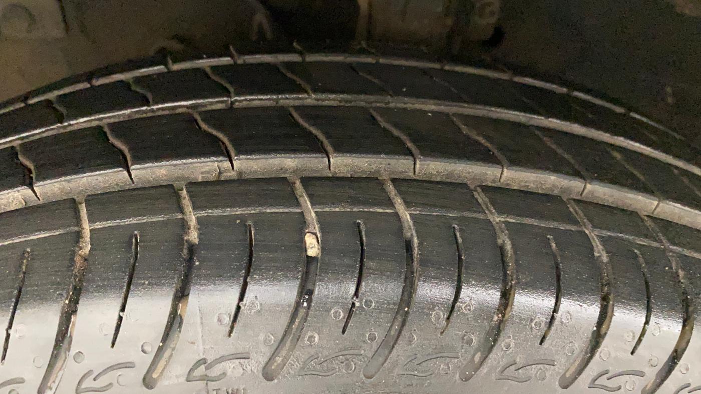 2014 Maruti Swift Dzire ZXI, Petrol, Manual, 93,985 km, Left Front Tyre Tread