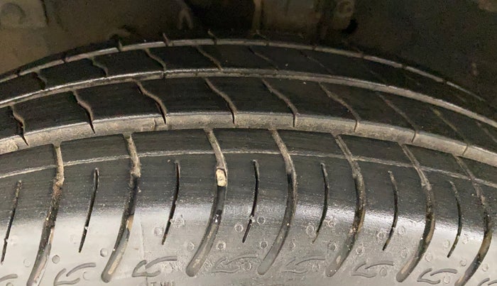 2014 Maruti Swift Dzire ZXI, Petrol, Manual, 93,985 km, Left Front Tyre Tread