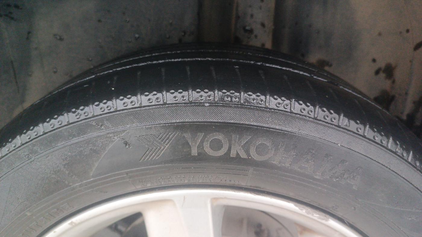 2014 Volkswagen Polo COMFORTLINE 1.5L, Diesel, Manual, 70,007 km, Left Rear Tyre Tread